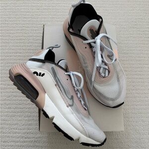 Nike Women’s AirMax 2090 Running Shoe